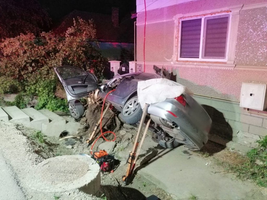 ACCIDENT GRAV în Chinteni: Victimă cu multiple traumatisme, în stare de inconștiență / A intervenit descarcerarea