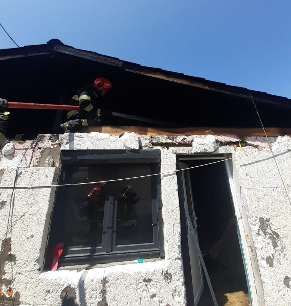 Incendiu puternic într-o gospodărie din Cluj: O casă a luat FOC