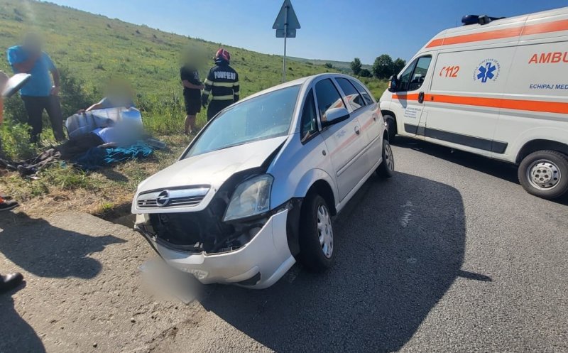 Accident în Cluj: Mașină proiectată într-un șanț. O victimă a fost transportată de urgență la spital