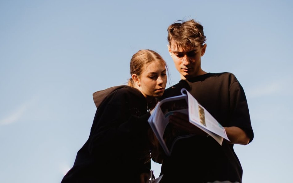 Departamentul de Sănătate Publică al UBB Cluj lansează în cadrul TIFF.24 ghidul „How to Adolescence”