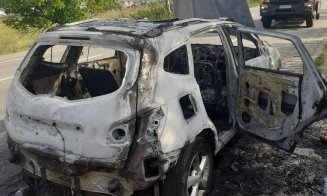 Mașină distrusă de Flăcări într-un municipiu din Cluj. Care a fost cauza incendiului