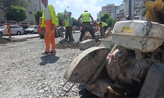 Acuş vine asfaltul în locul "garajelor cu şobolani" din Mănăştur / Se munceşte şi pe caniculă