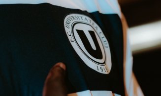 Nistor, fotomodelul de serviciu, în Auditorium Maximum, la prezentarea noului echipament al Universităţii Cluj