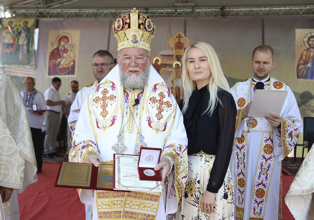 Fostul primar fugar din Baia Mare, condamnat la 5 ani cu executare pentru șpagă, decorat de Episcopia Maramureșului