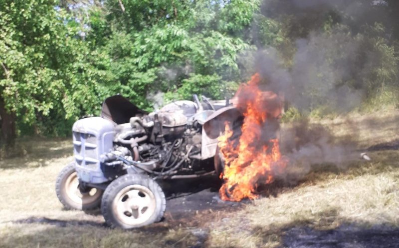 Tractor cuprins de flăcări. Pompierii clujeni au intervenit de urgență