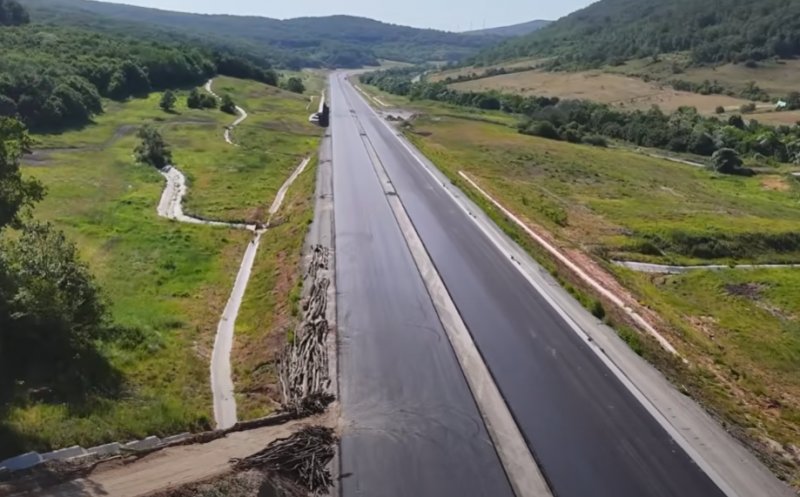 IMAGINI spectaculoase de pe șantierul UMB Nădășelu - Zimbor. Apar tot mai multe dungi de asfalt