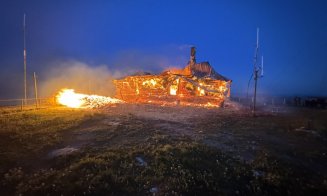 Imagini cu stația meteo Vlădeasa distrusă de un incendiu puternic. ANM: "Pagubele sunt foarte mari"