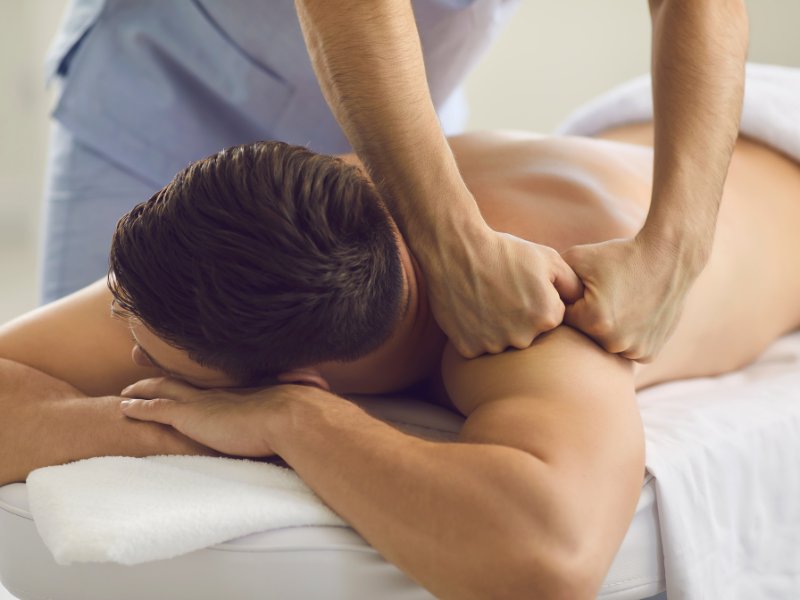 Beneficiile masajului terapeutic integrate în programele de recuperare medicală