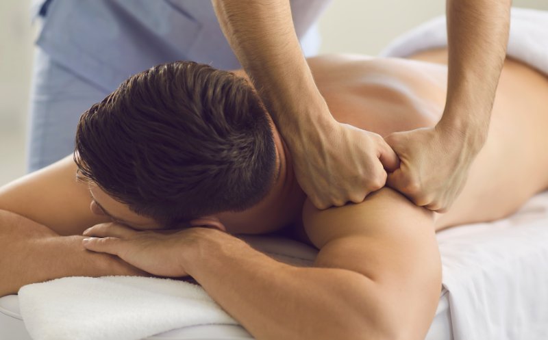 Beneficiile masajului terapeutic integrate în programele de recuperare medicală
