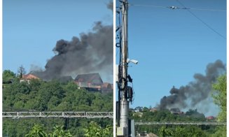 Incendiu puternic în Cluj-Napoca: Două case și o anexă, cuprinse de flăcări. Cinci autospeciale ISU au intervenit