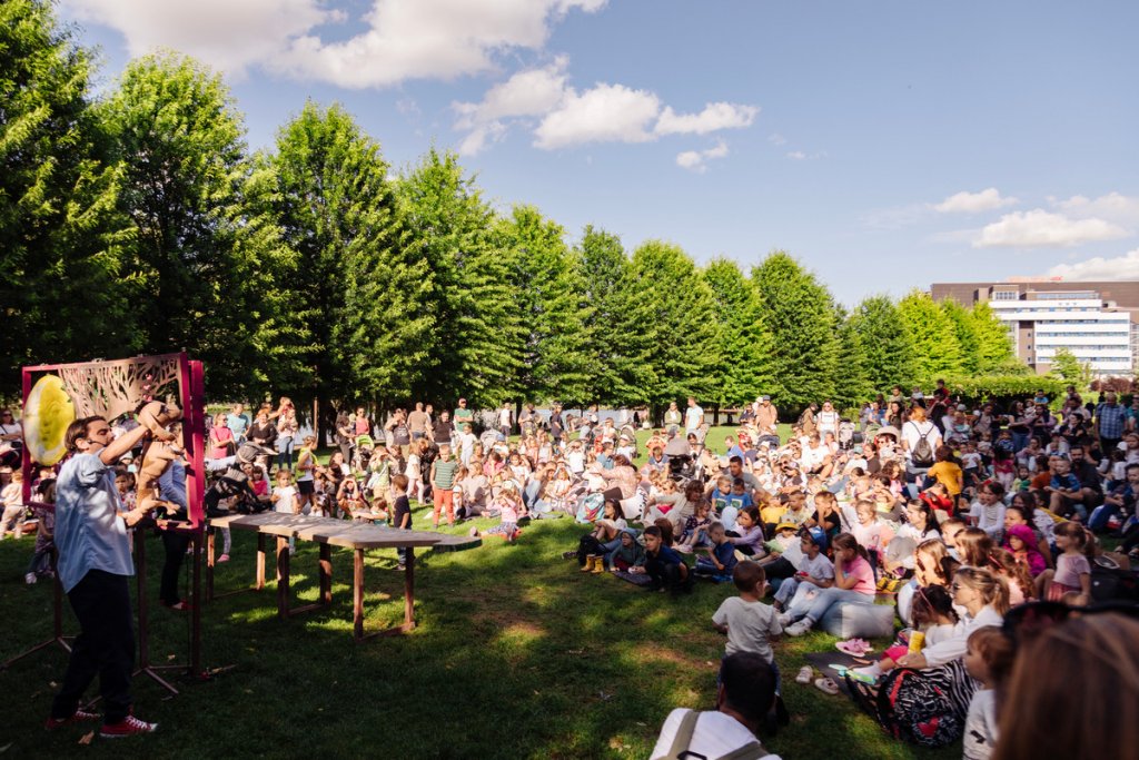 Kids Thursday reîncepe la Iulius Mall Cluj: Teatru de păpuși în aer liber, toată vara