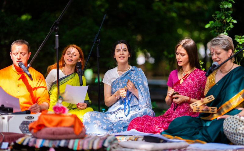Festival Namaste India în Cluj-Napoca. Arta îmbrăcării sari-ului, Bollywood Flashmob și sesiuni de yoga