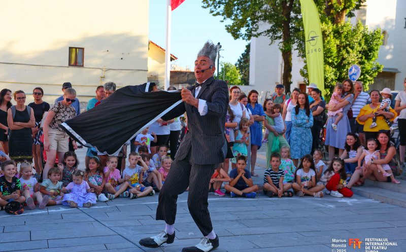 Cum au fost primele zile ale Festivalului Internațional de Teatru de la Turda. Multă magie artistică și bucurie, atât pentru cei mari, cât și pentru cei mici