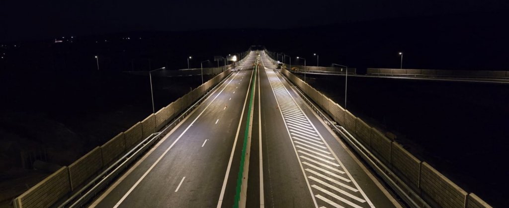 IMAGINI nocturne de pe DEx4. Au fost finalizate testele de iluminat pe noua legătură a Clujului cu A3/ Când se deschide traficul
