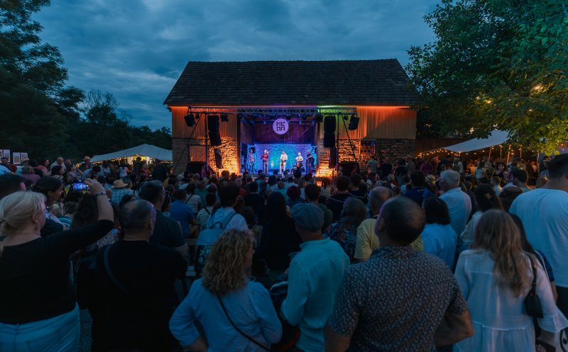 Ediție aniversară a festivalului de muzică în șură din satul clujean Mera