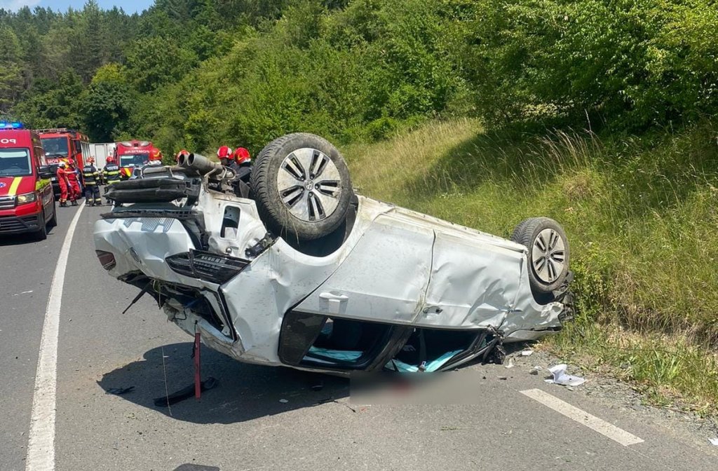 Accident GRAV în Cluj-Napoca: Victimă inconștientă după ce o mașină s-a răsturnat