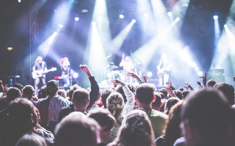 Câți bani îți trebuie pentru un weekend la festival în Cluj. Bugetul pentru mâncare, băutură și transport