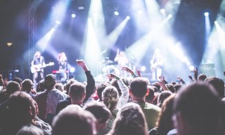 Câți bani îți trebuie pentru un weekend la festival în Cluj. Bugetul pentru mâncare, băutură și transport