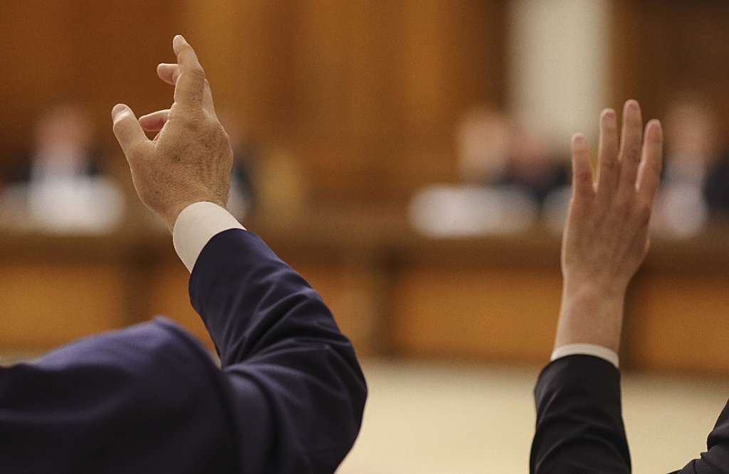 Moțiunea de cenzură AUR la adresa Guvernului Bolojan, dezbătută și votată astăzi în Parlament