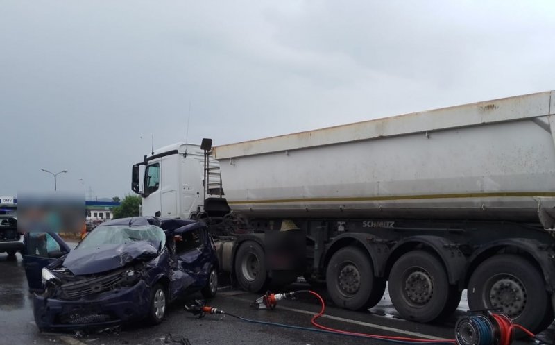 Accident GRAV între două camioane și o mașină în Cluj: un bărbat, în stare critică, intubat și transportat la spital