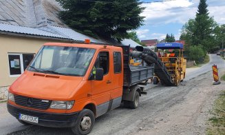 Reparații pe un drum pitoresc din zona de munte a județului Cluj
