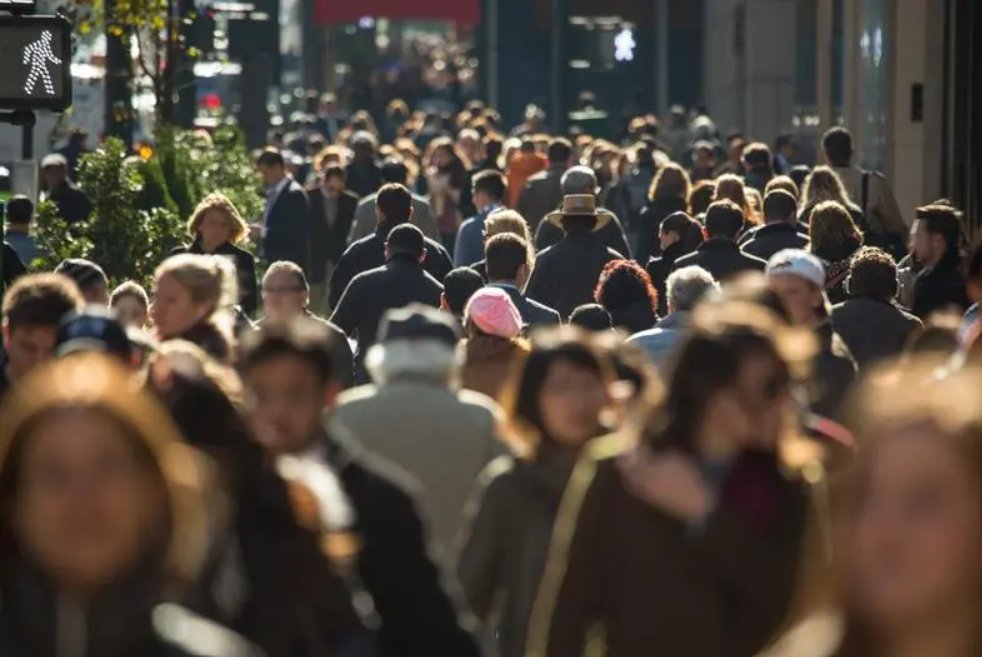 Tot mai mulți români se tem pentru țara lor. Datele îngrijorătoare prezentate de cel mai nou sondaj