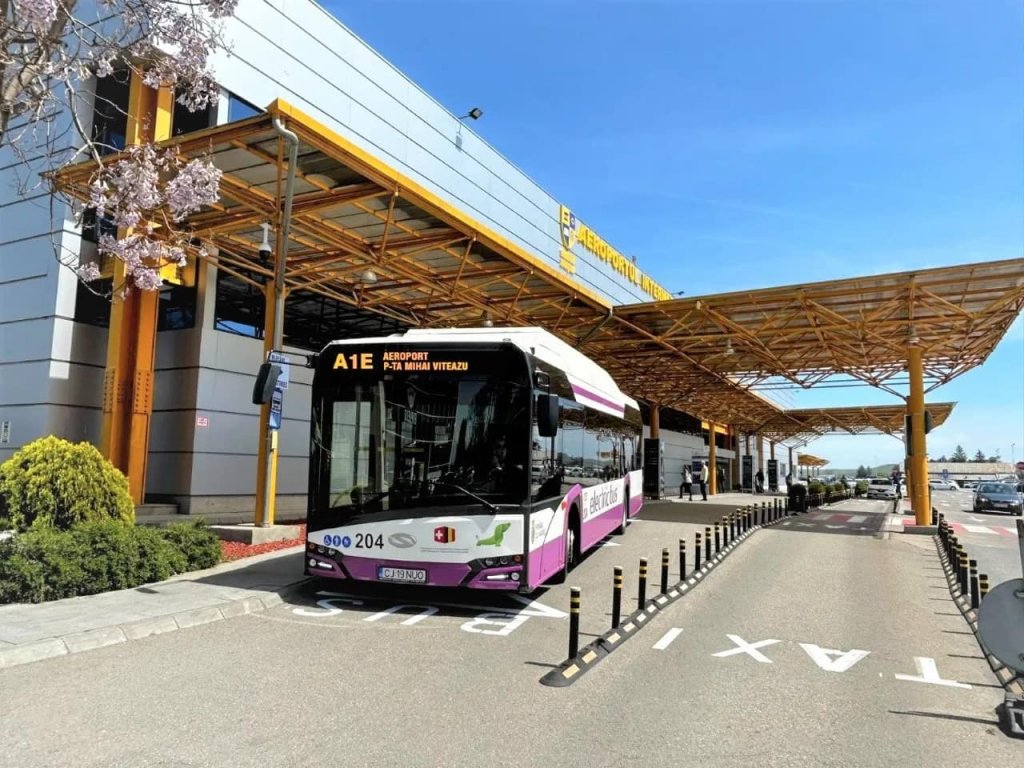 De ce nu funcționează linia de autobuz dedicată aeroportului din Cluj-Napoca. Consilier local: ''55% din curse nu deservesc niciun zbor''