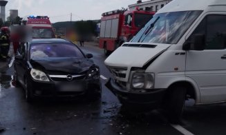Accident între două mașini într-o localitate din Cluj: Copil de 10 ani, transportat la spital