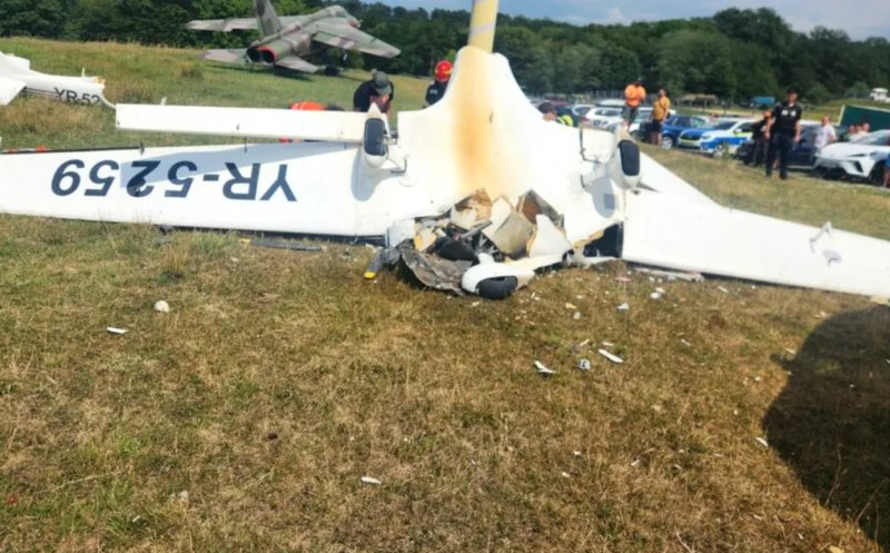 Un avion de mici dimensiuni s-a prăbușit într-un oraș din Ardeal. Pilotul a murit, iar o altă persoană se află în stare gravă