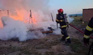 Bebeluş de 8 luni carbonizat într-un incendiu izbucnit de la o candelă / Părinţii au fugit de foc lăsând copilul în casă