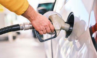 Ieftinire la carburanți, după mai multe scumpiri: Prețul benzinei în România. În unele stații e sub 7 lei pe litru
