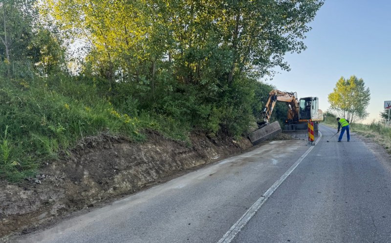 Lucrări de întreținere pe un nou drum județean care facilitează accesul spre Cluj-Napoca