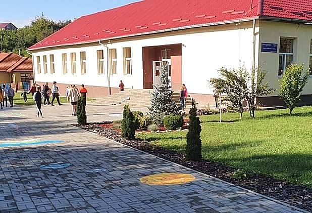 Profesoară din Cluj, arestată preventiv / A târât de păr cam 5 metri o elevă de 10 ani şi a insultat-o / VEZI "Soluţia pe scurt" a instanţei/Avocatul învățătoarei cere Dreptul la replică