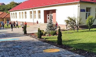 Profesoară din Cluj, arestată preventiv / A târât de păr cam 5 metri o elevă de 10 ani şi a insultat-o