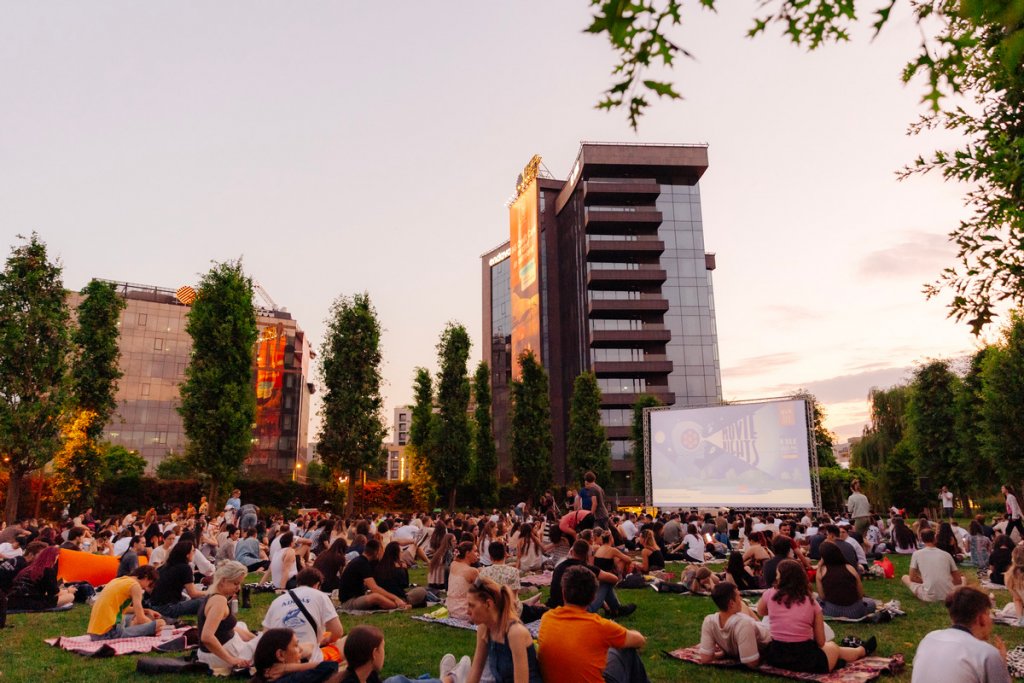 În drum spre Electric Castle? Oprește la Iulius Mall Cluj: Movie Nights, Teatru de Păpuși și Bus Station spre Bonțida