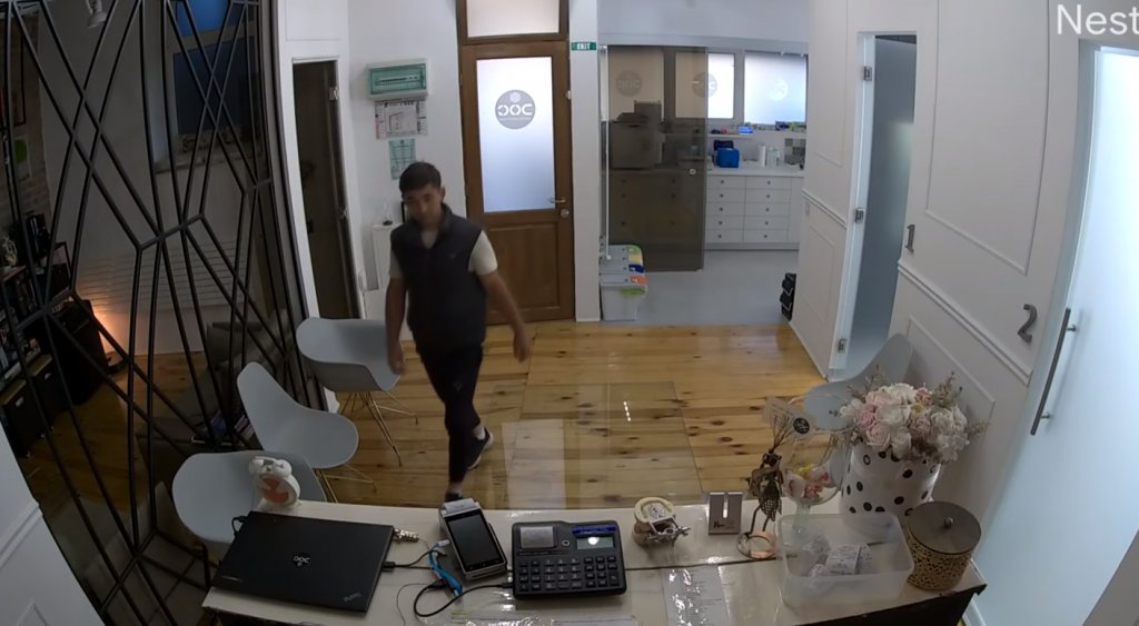 Hoț filmat în flagrant într-un cabinet stomatologic din centrul Clujului. Ce spun polițiștii