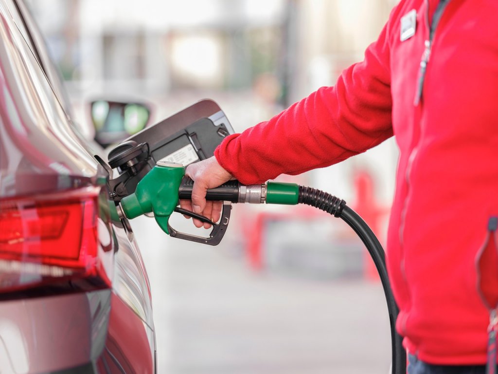 Scumpiri în benzinării. Prețurile au început din nou să crească la carburanți