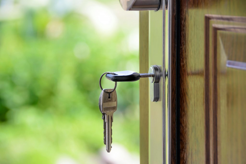 Un vis mai scump: Tinerii își vor cumpăra mai greu un apartament din cauza creșterii TVA pentru locuințele noi. Ce spun analiștii