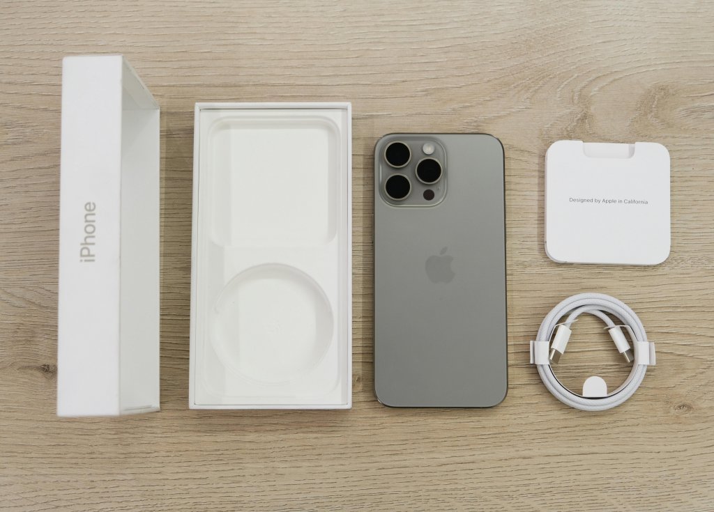 4 tipuri de folii de protecție care țin zgârieturile departe de noul tău iPhone 16