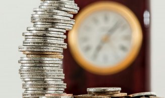 Economiștii trag un semnal de alarmă: Taxe mai mari și inflație în creștere, risc de recesiune. Euro ar putea ajunge la 5,14 lei în 12 luni