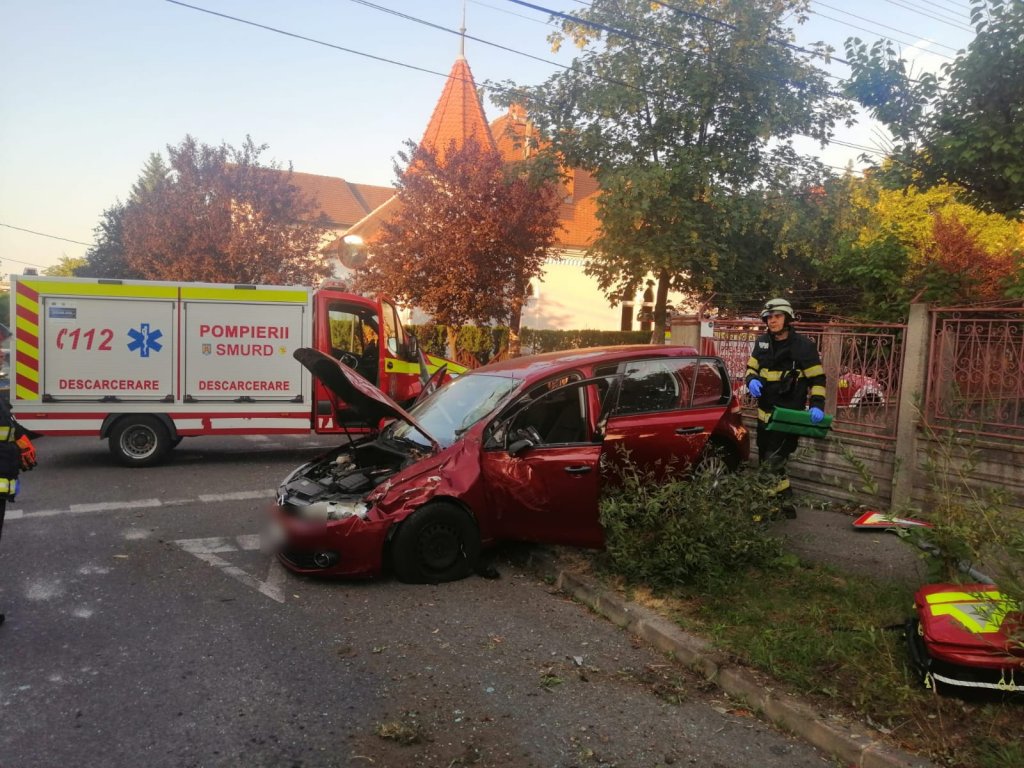 Accident rutier grav în Cluj-Napoca. Două victime, transportate de urgență la spital