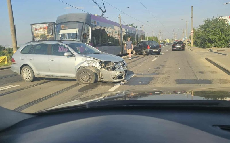 ACCIDENT în Cluj-Napoca, pe Bulevardul Muncii / ”Se aglomerează”