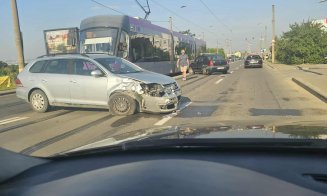 ACCIDENT în Cluj-Napoca, pe Bulevardul Muncii / ”Se aglomerează”