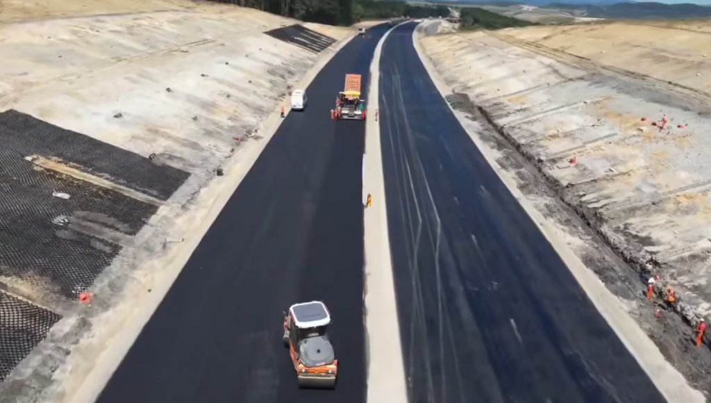 IMAGINI noi de pe A3 Cluj - Sălaj. UMB lucrează în forță pe Zimbor - Poarta Sălajului/ Ce spune șeful CNAIR despre stadiul lucrărilor