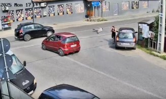 Accident bizar în Cluj: Un pieton, lovit în plin de o mașină și aruncat câțiva metri pe șosea, s-a ridicat ca și cum nimic nu s-ar fi întâmplat și a plecat