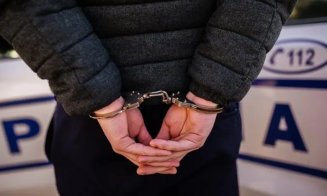 Tânăr din Cluj, urmărit internațional pentru proxenetism, adus în cătușe din Olanda. Are doar 21 de ani