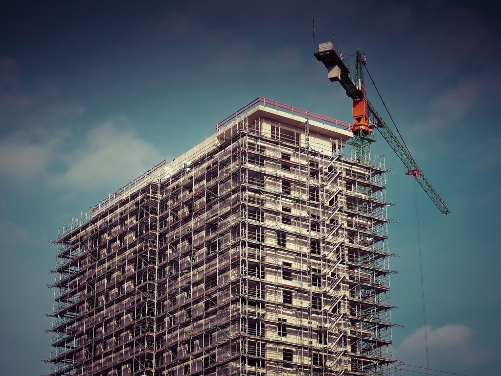 Impactul creșterii TVA la imobiliare: Temeri, așteptări și reacții din piață. Ce spun oamenii? „Perioadă de stagnare/Dezvoltatorii vor avea probleme”