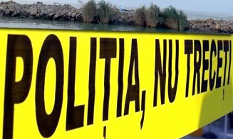 4 turiști au MURIT, inclusiv un copil, după ce o barcă s-a răsturnat la Sulina, pe Dunăre. Era interzisă navigația din cauza valurilor mari