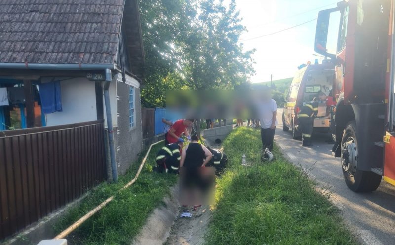 Accident în Cluj: Un bărbat a ieșit cu motocicleta de pe drum și a ajuns într-un șanț