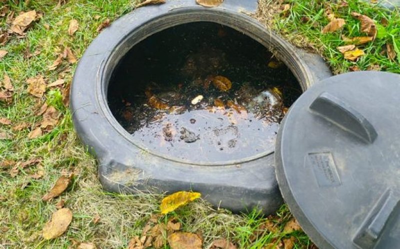 A MURIT un copil de 5 ani după ce a căzut într-o fosă septică / Nu a răspuns manevrelor de resuscitare